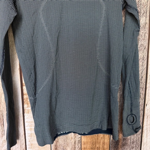 Lululemon Run Stripe Long Sleeve Performance Athletic Top Performance Size 10 - Picture 4 of 7